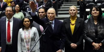 Rinde Gertz Manero protesta como Embajador 