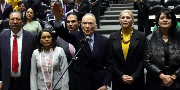 Rinde Gertz Manero protesta como Embajador 