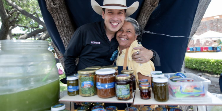 Monsalvo impulsa economía local con el “Bazar Turístico”