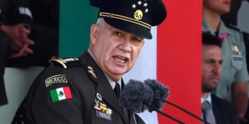 Renueva Defensa alta plana con tres nombramientos clave