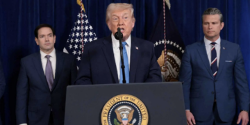 León XIV pide unidad a cardenales en cumbre