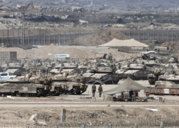 León XIV pide unidad a cardenales en cumbre