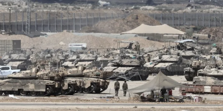 León XIV pide unidad a cardenales en cumbre