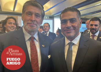 Reaparece Carlos Peñafiel