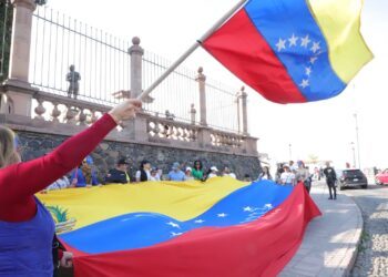 Celebran ciudadanos venezolanos desde Querétaro la detención de Nicolás Maduro