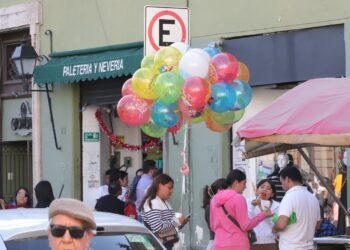 Piden no lanzar globos con cartitas a los Reyes, para evitar contaminación