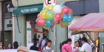 Piden no lanzar globos con cartitas a los Reyes, para evitar contaminación