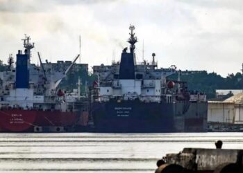 Exigen suspender envío de petróleo a Cuba