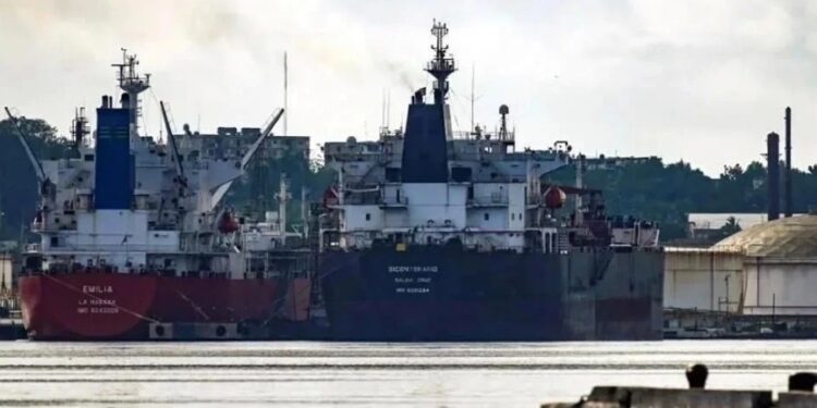 Exigen suspender envío de petróleo a Cuba