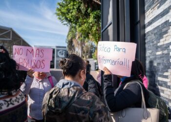 Personal de enfermería del IMSS se manifiesta por sobrecarga laboral y presunto acoso administrativo
