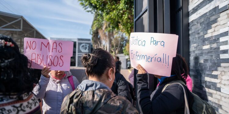 Personal de enfermería del IMSS se manifiesta por sobrecarga laboral y presunto acoso administrativo