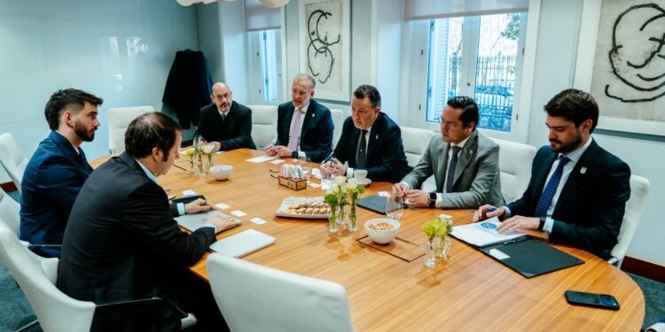 Kuri sostiene reuniones en Madrid para atraer inversión a Querétaro