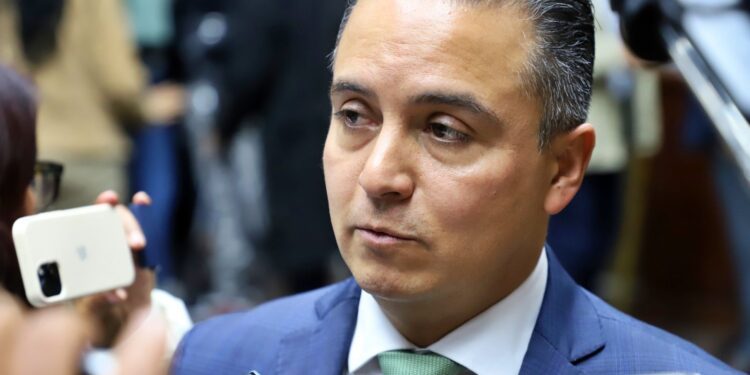 Autoridades investigan presuntas licencias apócrifas para venta de alcohol en Querétaro