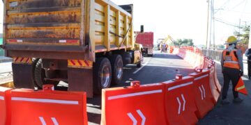 Inician los trabajos de demolición del puente de Corregidora Norte
