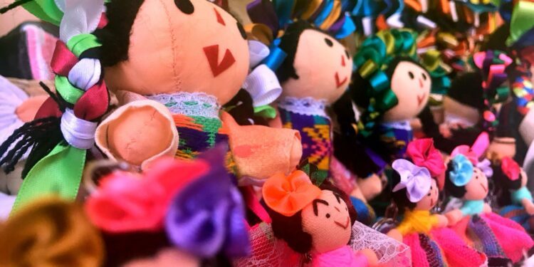 IMPI inicia proceso para proteger muñecas Lele y Dönxu como patrimonio nacional