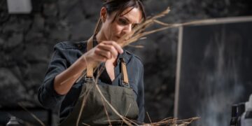 La que aprende a mirar dos veces