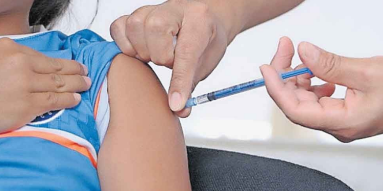 Urgen vacunarse en siete estados con alto contagio de sarampión 