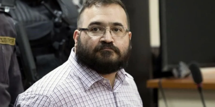 Vinculan a proceso a Javier Duarte por desvío de 5 millones de pesos