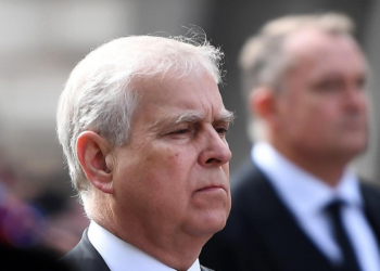 Detienen al ex príncipe Andrés, hermano del rey británico Carlos III