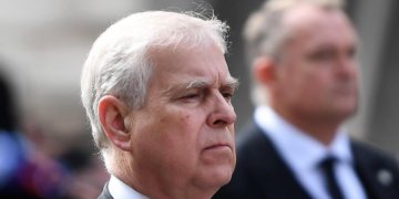 Detienen al ex príncipe Andrés, hermano del rey británico Carlos III