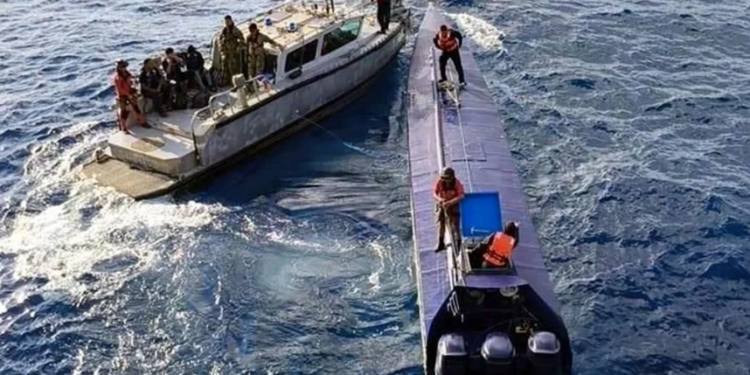 Aseguran narcosumergible en Colima con 4 toneladas de cocaína