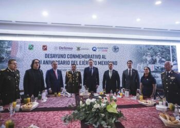 Honra Kuri al Ejército Mexicano