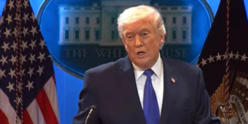 Lanza Trump arancel global del 10% bajo otra figura legal