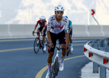 Embiste Isaac del Toro sexta etapa del UAE Tour y es líder