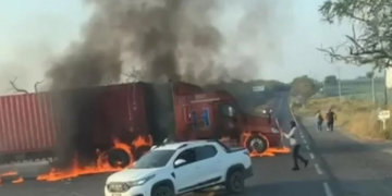 Se extienden narcobloqueos a Michoacán por operativo 