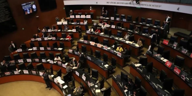 Reducen número de senadores de 128 a 96