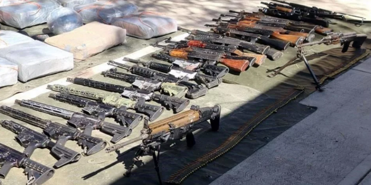 ¿Quieren ayudar? Paren la entrada de armas, dice Presidenta a EU 