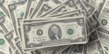 Toca deuda global récord de 348 billones de dólares