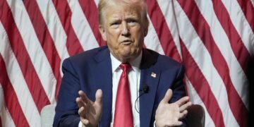 Tribunal iraní condena a Nobel de la Paz