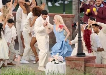 Bad Bunny homenajea a los latinos