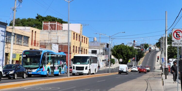 Pedirá municipio que federación reponga banqueta y ciclovía en Corregidora Norte