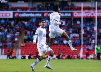 Querétaro se estrena en el torneo con triunfo ante León