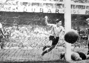 Presentan nuevo casco de Sergio Pérez para su retorno a F1