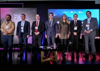 Acude Felifer Macías a la FIIE COPARMEX