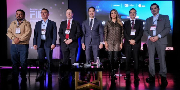 Acude Felifer Macías a la FIIE COPARMEX