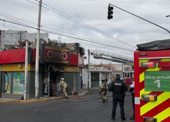 INCENDIO EN OXXO DE PALMAS