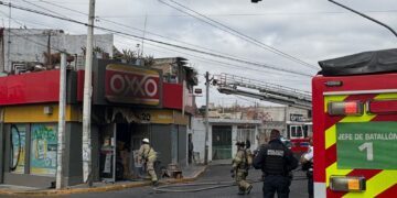 INCENDIO EN OXXO DE PALMAS