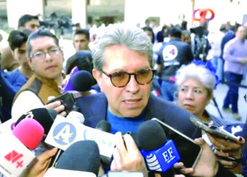 Descarta Monreal fast track en reforma electoral