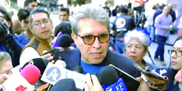 Descarta Monreal fast track en reforma electoral