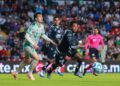 Querétaro iguala 2-2 con Santos en duelo concluido con 13 amarillas y dos expulsiones