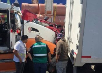 Carambola en la 57; 15 vehículos involucrados y un muerto