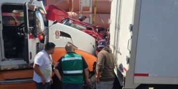 Carambola en la 57; 15 vehículos involucrados y un muerto