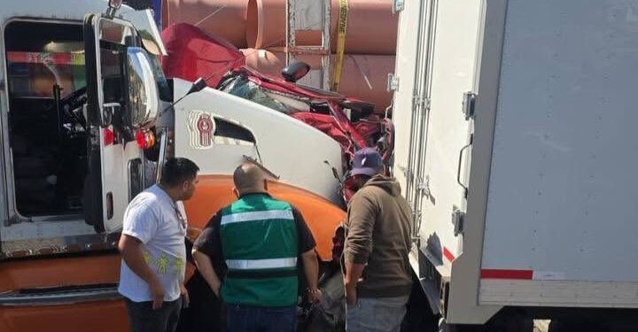 Carambola en la 57; 15 vehículos involucrados y un muerto