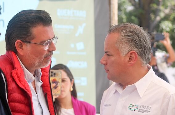 Destaca UAQ en programa de becas Santander