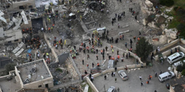 Misil iraní impacta cerca de Jerusalén; suman 8 muertos