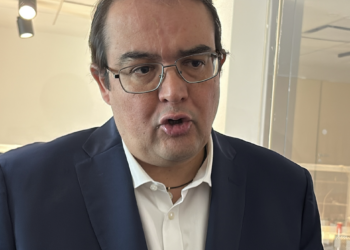 Queretanos a la espera de avión en Dubái